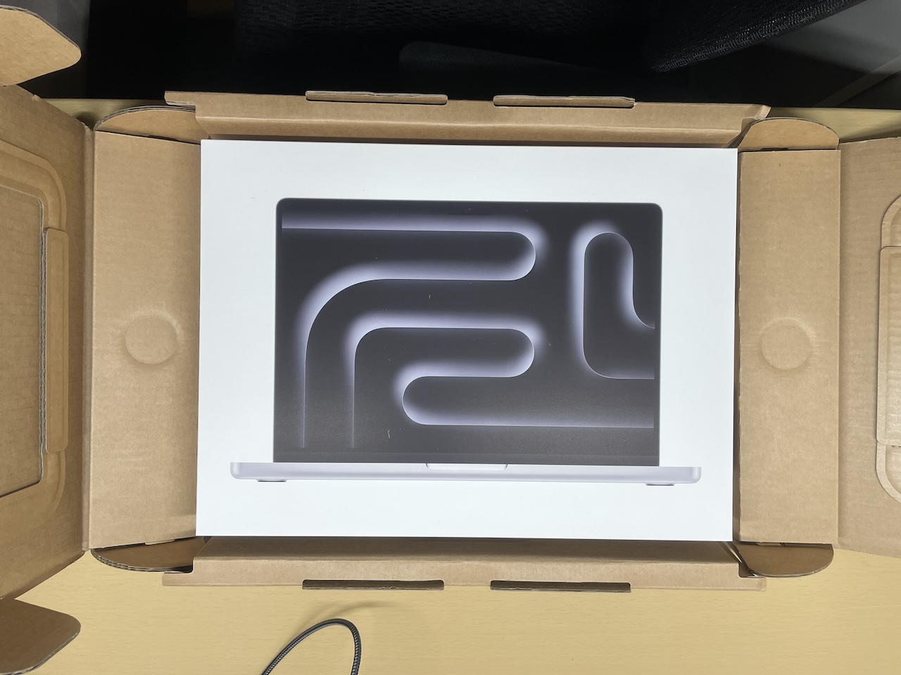 MacBook Pro M5 Pro - Box